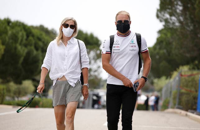 77 Valtteri Bottas (FIN, Mercedes-AMG Petronas F1 Team) and his gilfriend Tiffany Cromwell, F1 Grand Prix of France at Circuit Paul Ricard on June 17, 2021 in Le Castellet, France. (Photo by HOCH ZWEI) Le Castellet France