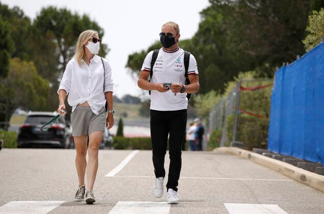 77 Valtteri Bottas (FIN, Mercedes-AMG Petronas F1 Team) and his gilfriend Tiffany Cromwell, F1 Grand Prix of France at Circuit Paul Ricard on June 17, 2021 in Le Castellet, France. (Photo by HOCH ZWEI) Le Castellet France