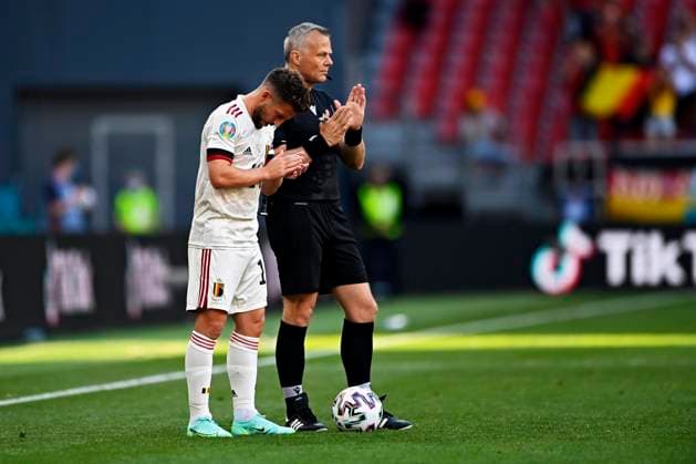 COPENHAGEN, DENMARK - JUNE 17 : Dries Mertens forward of Belgium during the 10th minute ode to injured player Christian Eriksen midfielder of Denmark during the 16th UEFA EURO, EM, Europameisterschaft,Fussball 2020 Championship Group B match between Denmark and Belgium on June 17, 2021 in Copenhagen, Denmark, 17 06 2021 FOOTBALL : Danemark vs Belgique - Euro 2021 - Copenhague - 17 06 2021 PhotoNews Panoramic 