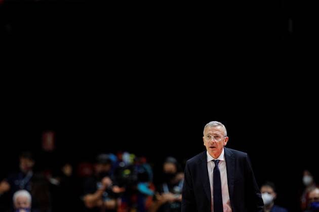 Italy s head coach Lino Lardo reacts during the Women Eurobasket 2021 game between Serbia and Italy played at San Luis pavilion in Valencia, eastern Spain, 17 June 2021. Serbia vs Italy !ACHTUNG: NUR REDAKTIONELLE NUTZUNG!  Copyright: xMiguelxAngelxPolox GRAF2489 20210617-637595559976521028