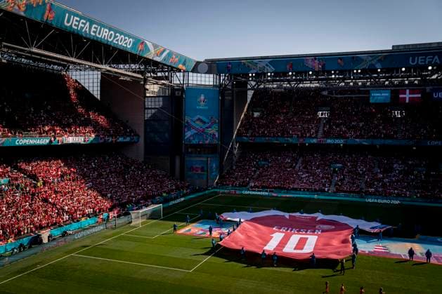 Tifo med Christian Eriksen inden kampen mellem Danmark og Belgien i gruppe B under EURO2020 i Parken i Koebenhavn, torsdag den 17. juni 2021.. , Copenhagen Denmark Copyright: RitzauxScanpix MadsxClausxRasmussenx cop101 spdk20210617-210351-L