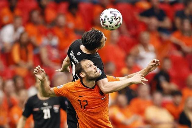 Sport Bilder des Tages AMSTERDAM - (lr) Daley Blind of Holland, Michael Gregoritsch of Austria during the UEFA EURO, EM, Europameisterschaft,Fussball 2020 Group C match between the Netherlands and Austria at the Johan Cruijff ArenA on June 17, 2021 in Amsterdam, Netherlands. ANP MAURICE VAN STEEN EURO 2020 group C 2020 2021 xVIxANPxSportx xxANPxIVx