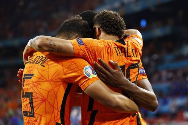 AMSTERDAM - (lr) Owen Wijndal of Holland, Denzel Dumfries of Holland, Donyell Malen of Holland celebrate 2-0 during the UEFA EURO, EM, Europameisterschaft,Fussball 2020 Group C match between the Netherlands and Austria at the Johan Cruijff ArenA on June 17, 2021 in Amsterdam, Netherlands. ANP MAURICE VAN STEEN EURO 2020 group C 2020 2021 xVIxANPxSportx xxANPxIVx