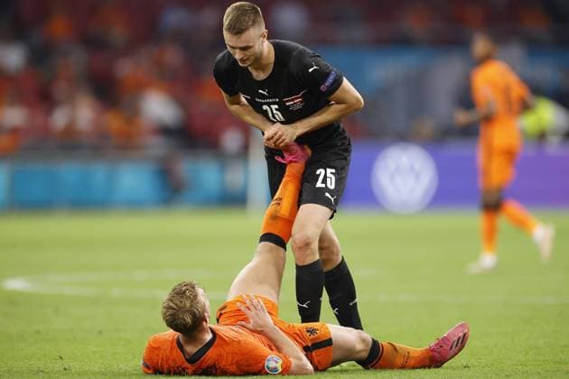 Sport Bilder des Tages AMSTERDAM, 17-06-2021 JohanCruyff Arena, Group stage of EURO2020 between Netherlands and Austria. Netherlands player Matthijs de Ligt and Austria player Sasa Kalajdzic Netherlands - Austria  x12189812x Copyright: