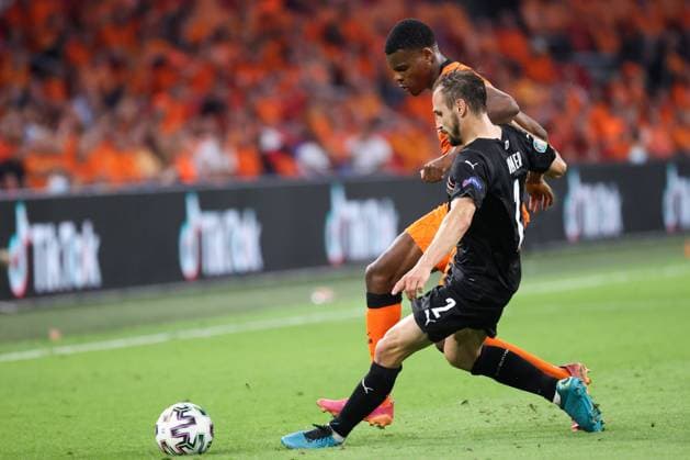 SOCCER - UEFA EURO, EM, Europameisterschaft,Fussball 2020, NED vs AUT AMSTERDAM,NETHERLANDS,17.JUN.21 - SOCCER - UEFA European Championship, EM, Europameisterschaft OEFB international match, Länderspiel, Nationalmannschaft Netherlands vs Austria. Image shows Andreas Ulmer (AUT) and Denzel Dumfries (NED). GEPAxpictures xChristianxWalgram