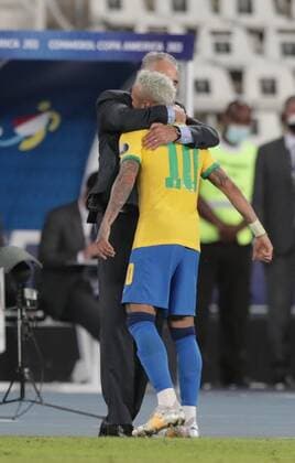 Brazil coach Tite congratulates Neymar after scoring a goal today during a match for Group B of the Copa America, at the Nilton Santos Olympic Stadium in Rio de Janeiro, Brazil, 17 June 2021. Brazil - Peru !ACHTUNG: NUR REDAKTIONELLE NUTZUNG!  Copyright: xAndrexCoelhox AME6383 20210618-637595878290185570