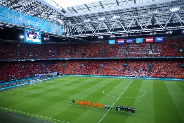 (210618) -- AMSTERDAM, June 18, 2021 -- Players of Austria (R) and the Netherlands line up before the UEFA EURO, EM, Europameisterschaft,Fussball 2020 Championship Group C match in Amsterdam, the Netherlands, June 17, 2021. ) (SP)NETHERLANDS-AMSTERDAM-FOOTBALL-EURO 2020-NED VS AUT ZhengxHuansong 