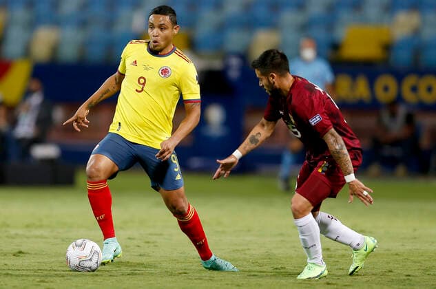 (210618) -- GOIANIA, June 18, 2021 -- Colombia s Luis Muriel (L) vies with Venezuela s Junior Moreno during the 2021 Copa America Group B football match in Goiania, Brazil, June 17, 2021. ) (SP)BRAZIL-GOIANIA-FOOTBALL-COPA AMERICA-COLOMBIA VS VENEZUELA LUCIOxTAVORA 