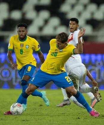 17th June 2021; Nilton Santos Stadium, Rio de Janeiro, Brazil; Copa America, Brazil versus Peru; Roberto Firmino supported by Fred of Brazil  ActionPlus12297266 LucasxFigueiredo
