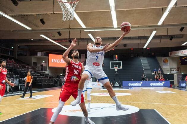 Basketball Hamburg 18.06.2021 Supercup Nationalmannschaft Italien (ITA) - Tunesien (TUN) Stefano Tonut (Italien, No.07) Salah Mejri (Tunesien, No.50)