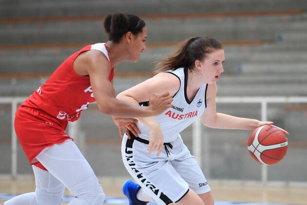 BASKETBALL - AUT vs POL, test match OBERWART,AUSTRIA,18.JUN.21 - BASKETBALL - OEBV international match, Länderspiel, Nationalmannschaft ladies, Austria vs Poland, test match. Image shows Liliana Banaszak (POL) and Sarah Sagerer (AUT).  GEPAxpictures xMarioxBuehner