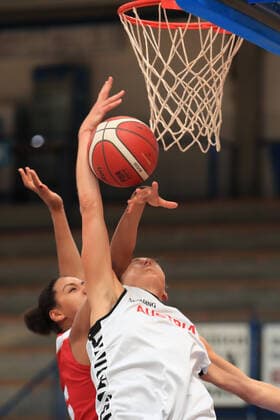 BASKETBALL - AUT vs POL, test match OBERWART,AUSTRIA,18.JUN.21 - BASKETBALL - OEBV international match, Länderspiel, Nationalmannschaft ladies, Austria vs Poland, test match. Image shows Liliana Banaszak (POL) and Kata Takacs (AUT).  GEPAxpictures xMarioxBuehner