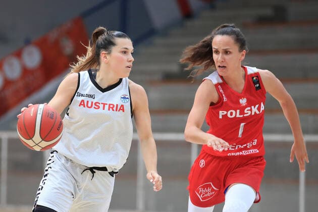 BASKETBALL - AUT vs POL, test match OBERWART,AUSTRIA,18.JUN.21 - BASKETBALL - OEBV international match, Länderspiel, Nationalmannschaft ladies, Austria vs Poland, test match. Image shows Lisa Zderadicka (AUT) and Zuzanna Sklepowicz (POL).  GEPAxpictures xMarioxBuehner