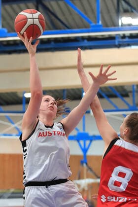 BASKETBALL - AUT vs POL, test match OBERWART,AUSTRIA,18.JUN.21 - BASKETBALL - OEBV international match, Länderspiel, Nationalmannschaft ladies, Austria vs Poland, test match. Image shows Sarah Sagerer (AUT) and Agata Dobrowolska (POL).  GEPAxpictures xMarioxBuehner
