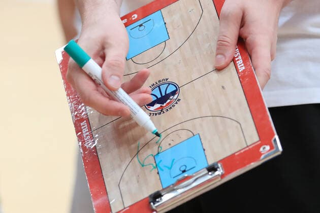 BASKETBALL - AUT vs POL, test match OBERWART,AUSTRIA,18.JUN.21 - BASKETBALL - OEBV international match, Länderspiel, Nationalmannschaft ladies, Austria vs Poland, test match. Image shows a feature with a tactics board.  GEPAxpictures xMarioxBuehner