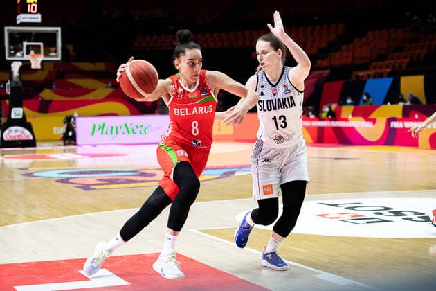 210618 Tatsiana Likhtarovich of Belarus and Miroslava Mistinova of Slovakia during the FIBA Women s Eurobasket match between Slovakia and Belarus on June 18, 2021 in Valencia. Photo: Maxim ThorÃ BILDBYRAN kod MT MT0188 basket basketball national team, Nationalteam fiba women s eurobasket basket-em slovakien belarus slovakia vitryssland dam bbeng Copyright: MAXIMxTHORE BB210618MT007