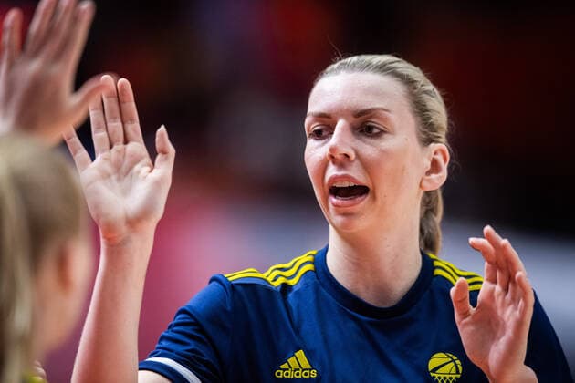 210618 Paulina Hersler of Sweden during warm up ahead of the FIBA Women s Eurobasket match between Spain and Sweden on June 18, 2021 in Valencia. Photo: Maxim ThorÃ BILDBYRAN kod MT MT0189 basket basketball national team, Nationalteam fiba women s eurobasket basket-em spanien spain sverige sweden dam bbeng dag 2 Copyright: MAXIMxTHORE BB210618MT063