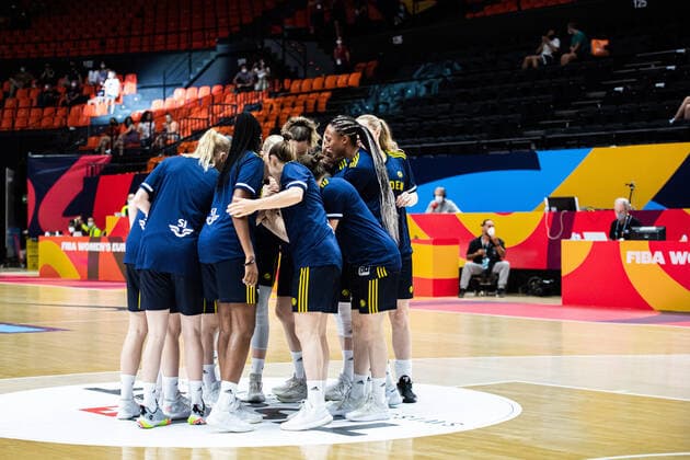 210618 Players of Sweden gather ahead of the FIBA Women s Eurobasket match between Spain and Sweden on June 18, 2021 in Valencia. Photo: Maxim ThorÃ BILDBYRAN kod MT MT0189 basket basketball national team, Nationalteam fiba women s eurobasket basket-em spanien spain sverige sweden dam bbeng dag 2 Copyright: MAXIMxTHORE BB210618MT064