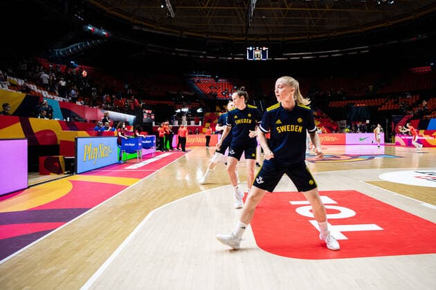 210618 Players of Sweden during warm up ahead of the FIBA Women s Eurobasket match between Spain and Sweden on June 18, 2021 in Valencia. Photo: Maxim ThorÃ BILDBYRAN kod MT MT0189 basket basketball national team, Nationalteam fiba women s eurobasket basket-em spanien spain sverige sweden dam bbeng dag 2 Copyright: MAXIMxTHORE BB210618MT065