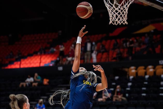 210618 Kalis Loyd of Sweden during warm up ahead of the FIBA Women s Eurobasket match between Spain and Sweden on June 18, 2021 in Valencia. Photo: Maxim ThorÃ BILDBYRAN kod MT MT0189 basket basketball national team, Nationalteam fiba women s eurobasket basket-em spanien spain sverige sweden dam bbeng dag 2 Copyright: MAXIMxTHORE BB210618MT067