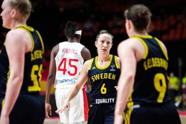 210618 Frida Eldebrink of Sweden looks dejected during the FIBA Women s Eurobasket match between Spain and Sweden on June 18, 2021 in Valencia. Photo: Maxim ThorÃ BILDBYRAN kod MT MT0189 basket basketball national team, Nationalteam fiba women s eurobasket basket-em spanien spain sverige sweden dam bbeng dag 2 depp Copyright: MAXIMxTHORE BB210618MT073