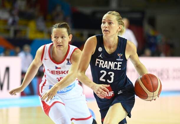 Tereaa Vyoralova of Czech Republic and Marine Johannes of France pictured during FIBA Women s Eurobasket match between France and Czech Republic on JUNE 18, 2021 in Strasbourg, France,18 06 2021 BASKET BALL : Republique Tcheque vs France - Eurobasket Feminin - 18 06 2021 PhilippeCrochet Panoramic 