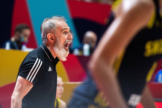 210618 head coach Marco Crespi of Sweden during the FIBA Women s Eurobasket match between Spain and Sweden on June 18, 2021 in Valencia. Photo: Maxim ThorÃ BILDBYRAN kod MT MT0189 basket basketball national team, Nationalteam fiba women s eurobasket basket-em spanien spain sverige sweden dam bbeng dag 2 Copyright: MAXIMxTHORE BB210618MT074
