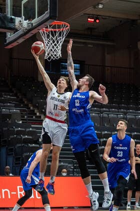 Basketball Hamburg 18.06.2021 Supercup Nationalmannschaft Deutschland (GER) - Tschechien (CZE) Justus Hollatz (Deutschland, No.11) Ondrej Balvin (Tschechien, No.12)
