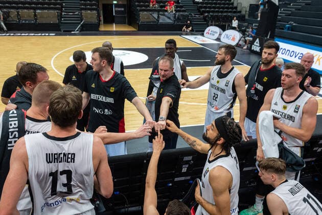 Basketball Hamburg 18.06.2021 Supercup Nationalmannschaft Deutschland (GER) - Tschechien (CZE) Team Deutschland mit Henrik Rödl (Deutschland, Bundestrainer) Rodl Roedl