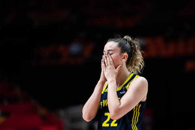 210618 Emma Johansson of Sweden looks dejected during the FIBA Women s Eurobasket match between Spain and Sweden on June 18, 2021 in Valencia. Photo: Maxim ThorÃ BILDBYRAN kod MT MT0189 basket basketball national team, Nationalteam fiba women s eurobasket basket-em spanien spain sverige sweden dam bbeng dag 2 depp Copyright: MAXIMxTHORE BB210618MT076