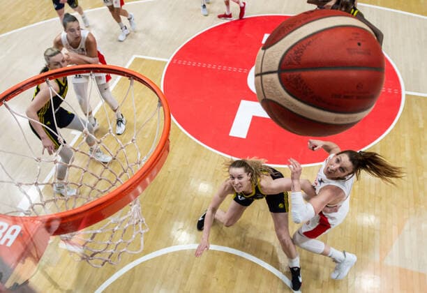 Sport Bilder des Tages 210618 Ellen Nyström of Sweden during the FIBA Women s Eurobasket match between Spain and Sweden on June 18, 2021 in Valencia. Photo: Maxim ThorÃ BILDBYRAN kod MT MT0189 basket basketball national team, Nationalteam fiba women s eurobasket basket-em spanien spain sverige sweden dam bbeng dag 2 depp Copyright: MAXIMxTHORE BB210618MT102