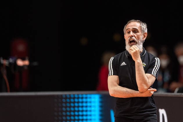 210618 Head coach Marco Crespi of Sweden during the FIBA Women s Eurobasket match between Spain and Sweden on June 18, 2021 in Valencia. Photo: Maxim ThorÃ BILDBYRAN kod MT MT0189 basket basketball national team, Nationalteam fiba women s eurobasket basket-em spanien spain sverige sweden dam bbeng dag 2 Copyright: MAXIMxTHORE BB210618MT113