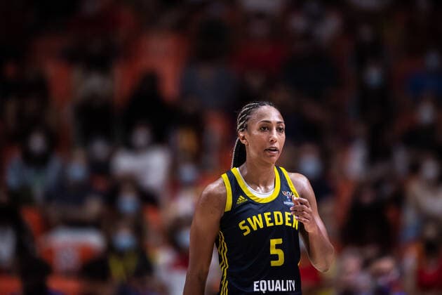 210618 Kalis Loyd of Sweden uring the FIBA Women s Eurobasket match between Spain and Sweden on June 18, 2021 in Valencia. Photo: Maxim ThorÃ BILDBYRAN kod MT MT0189 basket basketball national team, Nationalteam fiba women s eurobasket basket-em spanien spain sverige sweden dam bbeng dag 2 Copyright: MAXIMxTHORE BB210618MT141