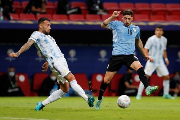 Argentina s Nicolas Otamendi (L) in action against Uruguay s Federico Valverde, during a match for Group A of the Copa America at the Mane Garrincha Stadium in Brasilia, Brazil, 18 June 2021. Argentina - Uruguay !ACHTUNG: NUR REDAKTIONELLE NUTZUNG!  Copyright: xFernandoxBizerraxJrx AMDEP4583 20210619-637596687653493854