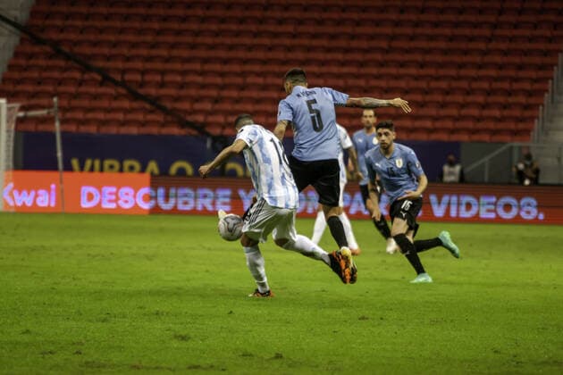 June 18, 2021, Brasilia, Federal District, Brazil: Soccer match between Argentina and Uruguay, valid for second round of Group A of Copa America, held at Mane Garrincha stadium, in Brasilia, on Friday (18). Argentina won 1-0 with goal by Guido Rodriguez.  Copyright: xLecoxVianax
