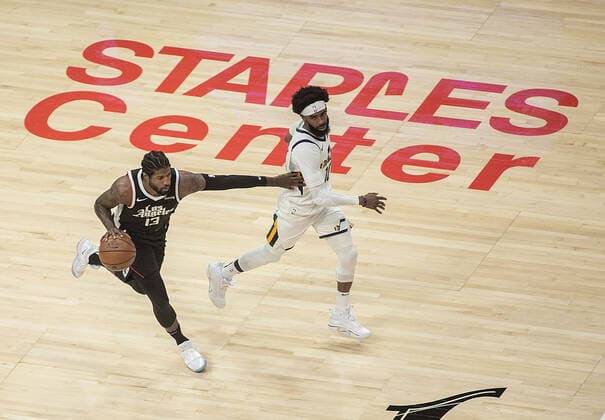 Sport Bilder des Tages June 18, 2021, Los Angeles, California, USA: Mike Conley 10 of the Utah Jazz defends against Paul George 13 of the Los Angeles Clippers as he drives down court during Round 2, Game 6 of the 2021 NBA, Basketball Herren, USA Playoffs on Friday June 18, 2021, at the Staples Center in Los Angeles, California. PI. Los Angeles USA - ZUMAp124 20210618_zaa_p124_003 Copyright: xPHILLIPxKIMx