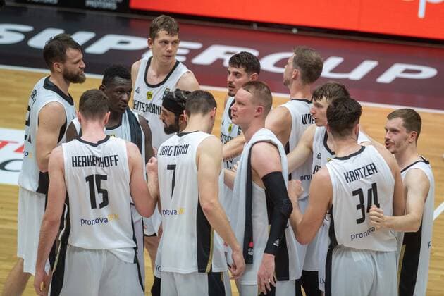 Basketball Hamburg 18.06.2021 Supercup Nationalmannschaft Deutschland (GER) - Tschechien (CZE) Team Deutschland Huddle