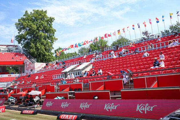 Im Bild: Belinda BENCIC (SUI) beim Auschlag bzw. Return im Steffi-Graf-Stadion gegen AlizÃ CORNET (FRA) bett1open 2021, Berlin, LTTC Rot-Weiß - Steffi-Graf-Stadion, 19.06.2021,