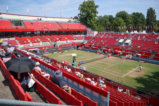 Im Bild: Belinda BENCIC (SUI) gegen AlizÃ CORNET (FRA) im Steffi-Graf-Stadion bett1open 2021, Berlin, LTTC Rot-Weiß - Steffi-Graf-Stadion, 19.06.2021,