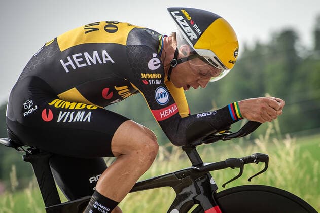 Tony Martin (GER - Team Jumbo Visma) wird erneut Deutscher Meister in Einzelzeitfahren in Gaeufelden Oeschelbronn - Aktion Rennszene - Querformat - quer - horizontal - Event Veranstaltung: Deutsche Meisterschaften - Strassenrennen - Elite Maenner - Gäufelden Öschelbronn to nach Gäufelden Öschelbronn 30.5 km - Ort Location: Öschelbronn Radrennbahn - Region: Baden-Württemberg - Land Country: Deutschland Germany - Datum Date: 19.ß6.2021