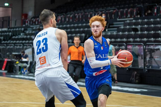 Basketball Hamburg 19.06.2021 Supercup Nationalmannschaft Tschechien (CZE) - Italien (ITA) Niccolo Mannion (Italien, No.01) Lukas Palyza (Tschechien, No.23)