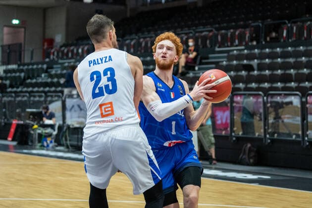 Basketball Hamburg 19.06.2021 Supercup Nationalmannschaft Tschechien (CZE) - Italien (ITA) Niccolo Mannion (Italien, No.01) Lukas Palyza (Tschechien, No.23)