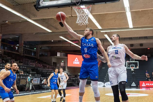 Basketball Hamburg 19.06.2021 Supercup Nationalmannschaft Tschechien (CZE) - Italien (ITA) Nicolo Melli (Italien, No.09) Ondrej Balvin (Tschechien, No.12)