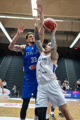 Basketball Hamburg 19.06.2021 Supercup Nationalmannschaft Tschechien (CZE) - Italien (ITA) Patrick Auda (Tschechien, No.01) Achille Polonara (Italien, No.33)