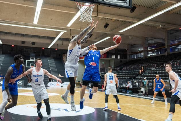 Basketball Hamburg 19.06.2021 Supercup Nationalmannschaft Tschechien (CZE) - Italien (ITA) Niccolo Mannion (Italien, No.01) Patrick Auda (Tschechien, No.01)