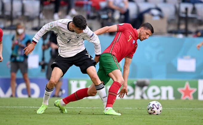 FUSSBALL Euro 2021 GRUPPE C Spiel 24 in Muenchen Portugal - Deutschland 19.06.2021 Kai Havertz (li, Deutschland) gegen Ruben Dias (re, Portugal)