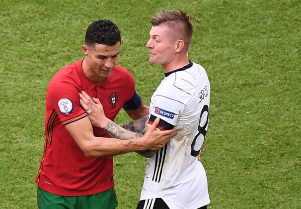 19.06.2021, xjhx, Fussball Europameisterschaft 2020 Gruppe F, Deutschland - Portugal emspor, v.l. Cristiano Ronaldo (Portugal) Toni Kroos (Deutsche Fussball Nationalmannschaft DFB) Muenchen