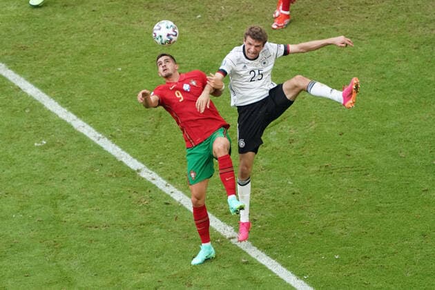 Thomas Mueller (Deutschland Germany) klaeert gegen Andre Silva (Portugal) - Muenchen 19.06.2021: Deutschland vs. Portugal, Allianz Arena Muenchen, Euro2020, emonline, emspor,