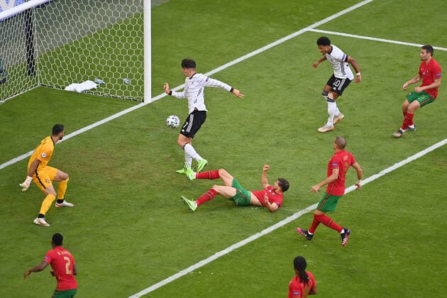 Kai HAVERTZ (GER) schiesst das Tor zum 1-3, Aktion,Torschuss,Strafraumszene. Gruppenphase,Vorrunde Gruppe F, Spiel M24, Portugal (POR) - Deutschland (GER) 2-4 am 19.06.2021 in Muenchen Fussball Arena (Allianz Arena). Fussball EM 2020 vom 11.06.2021-11.07.2021.