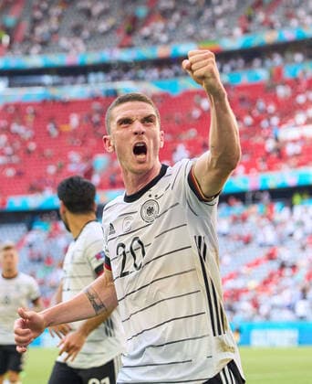 Bilder des Jahres 2021, Sport 06 Juni Sport Themen der Woche KW24 Sport Bilder des Tages Robin Gosens, DFB 20 jubel when Serge Gnabry, DFB 10 scores, shoots goal , Tor, Treffer,,, 1-2 jubel, celebrates his goal, happy, laugh, celebration, in the Group F match PORTUGAL - GERMANY at the football UEFA European Championships 2020 in Season 2020 2021 on June 19, 2021 in Munich, Germany.